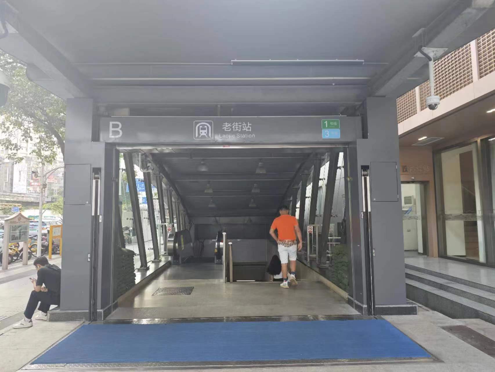 深圳地铁老街站(电动上翻式防淹装置)